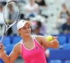 Barty gemakkelijk door maar Australian Open-winnares van 2020 ligt er al uit in Charleston