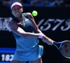 Naomi Osaka begint goed aan de Australian Open en wint in twee sets van jonge Tsjechische