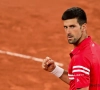 Novak Djokovic sluit 'Golden Slam' niet uit en geeft racket aan jonge fan/coach: "Alles is mogelijk"