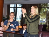 Sharapova zet schouders onder inzamelingsactie voor Puerto Rico