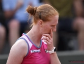 Alison Van Uytvanck moet snel opgeven in de eerste ronde in Praag