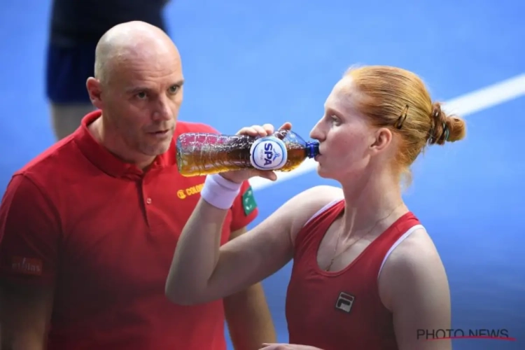 België moet achtervolgen: Van Uytvanck buigt na drie sets voor ex-nummer vier van de wereld