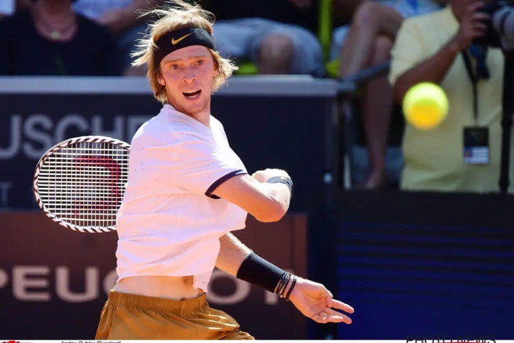 Statement dat kan tellen van Russische tennisser: "No war please"